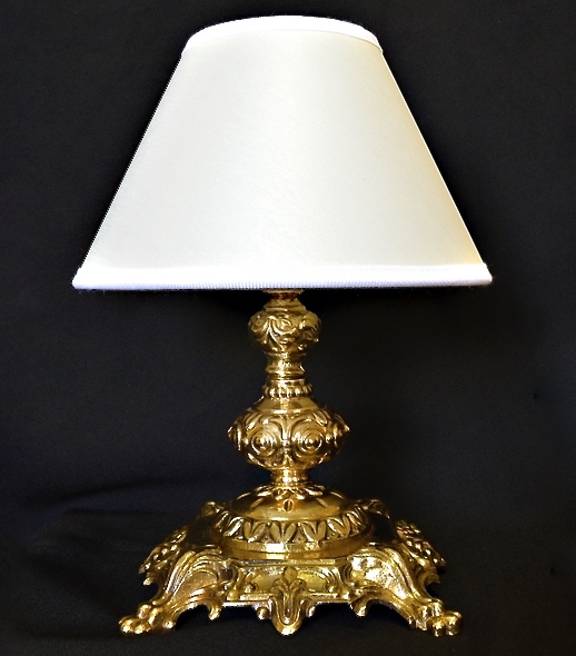 JWS-201011100-Atria-1-cast-table-lamp